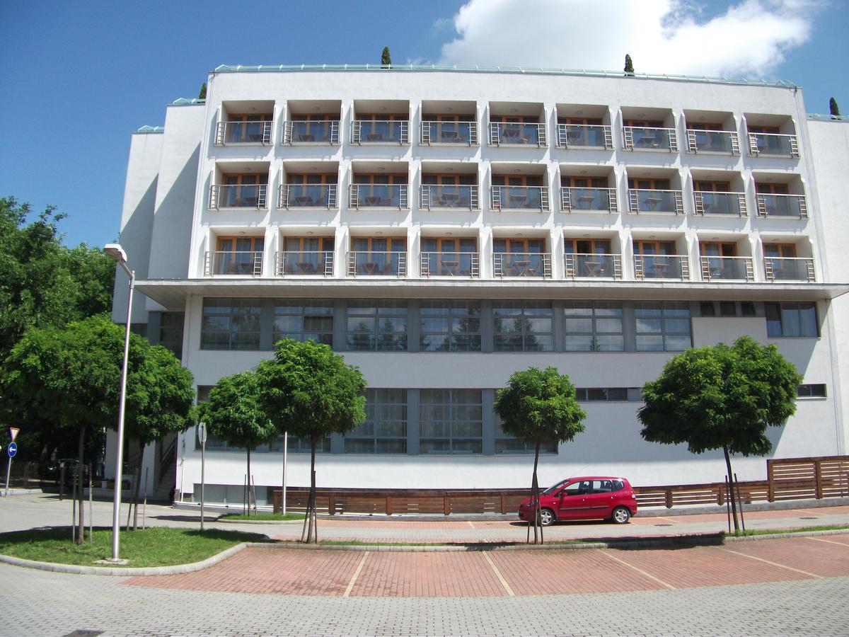 Debreceni Postas Udulo Hotel Exterior foto